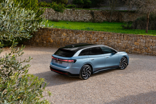 Volkswagen представила электрический универсал ID.7 Tourer с запасом хода до 685 км и ChatGPT
