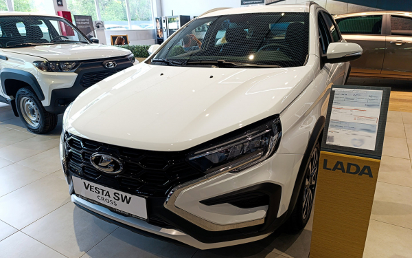 Autonews.ru проверил, есть ли Lada Iskra у дилеров: репортаж :: Autonews7