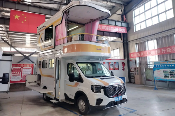 Китайцы превратили Ford Transit в двухэтажный дом на колесах: фото и характеристики :: Autonews1