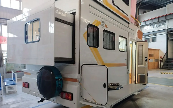 Китайцы превратили Ford Transit в двухэтажный дом на колесах: фото и характеристики :: Autonews4