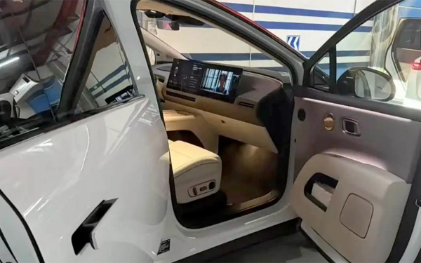 Li auto i8 foto salona podrobnosti autonews aed30c3.jpg