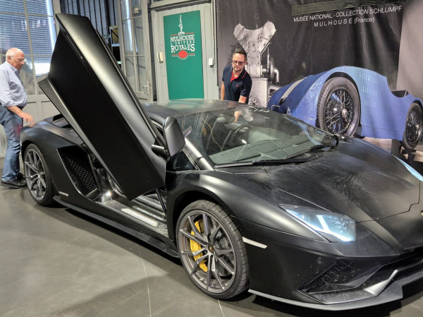 Lamborghini Aventador, принадлежащий россиянину, арестовали во Франции: что случилось :: Autonews1