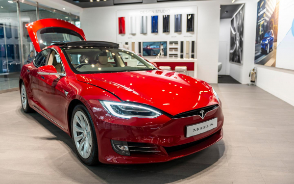 На чем ездит MrBeast: Lamborghini, Tesla и внезапно минивэн :: Autonews1